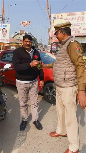 सालों बाद मिले अपने समय के बेहतरीन PTI. #roadsafety #seatbelt #pti #uppolice #happynewyear #shorts