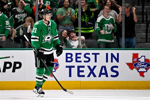 Blackhawks Have 2 Trade Targets To Consider From Stars