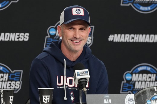 Dan Hurley strikes again as UConn lands all-conference transfer guard Nils Machowski