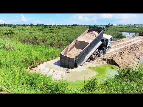WOW!! Extreme!! 😱 Dump Truck Unloading Dirt Near Water Goes Wrong – Ground Collapse Disaster!