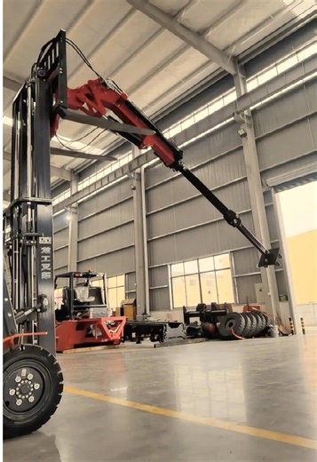 Lifting height of more than 9.7meters. Lifting capacity of 2.3 to 7tons. Forklift turns into crane and aerial work platform#Forklift #crane