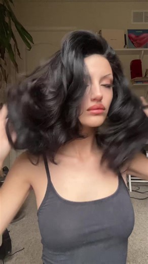 Essential Wavy Hair Tutorials for Stunning Styles