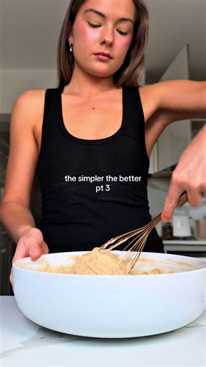 i genuinely feel like banana bread should just be as SIMPLE as that…and yes i use olive oil in mine hehe you’ll need: - 2 ripe bananas (or 3 small) - 200ml olive oil - 1 cup full fat greek yogurt - 2 eggs - 1/2 cup maple syrup (120ml) - 1tsp vanilla extract - 2 cups self-raising flour (250g) - 1 heaped tsp baking powder - 1 tsp cinnamon - a pinch of flaky sea salt - greek yogurt (to serve) - honey (to serve) method: 1. begin by mushing the bananas in a large shallow bowl using a fork. 2. add in 