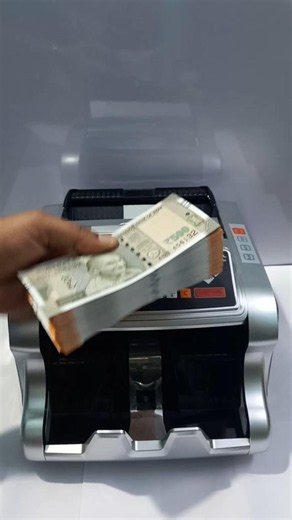 Counting Indian Currency 500 Rupees Notes Using Automatic Machine 💸📊 #paisa #rupya #money #shorts
