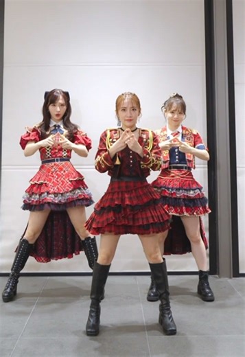 AKB48の高橋みなみとRIVERのパフォーマンス