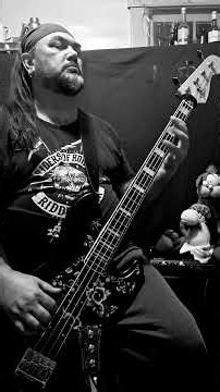 "Janie's Got A Gun" by Aerosmith. #aerosmith #fenderjaszzbass #traceelliot #tomhamilton