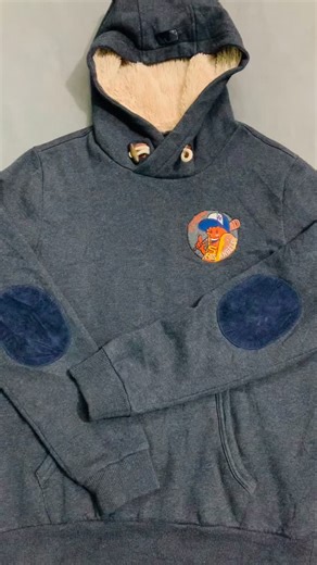 The Destination Thrift on Instagram: "⛔️SOLD OUT ❌❌❌ MLB winter hoodie Condition 10/10⭐️ Chest 43/44” Length 28” #thrift #mlb #hoodie #fyp #kathmandunepal🇳🇵"