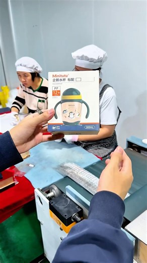 We made this paper box for cup packaging🥤 Custom size and printing are available.#packagingfactory