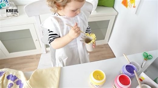 KREUL 28400 - Mucki Stoff-Fingerfarbe, 4 x 150 ml Gelb, Rot, Grün, Blau, leuchtkräftige Farben auf Wasserbasis für Kinder ab 2 Jahren