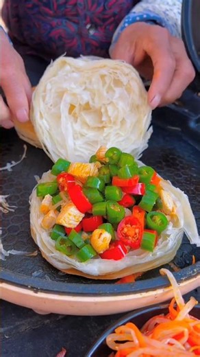 Chinese burger Stir-fried pork chunks with chili peppers