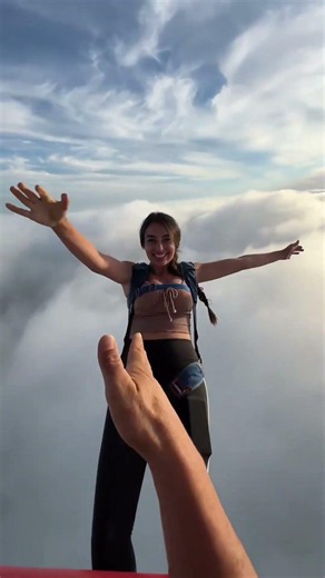 ¿Cómo Se Siente Saltar En Paracaídas A Través De Una Nube? 😨