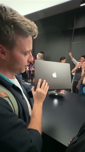 MacBook Pro TOUCH hands-on!
