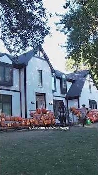House with hundreds of pumpkins draws crowds