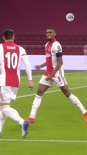 18-year-old Ryan Gravenberch scoring his first Champions League goal 💎