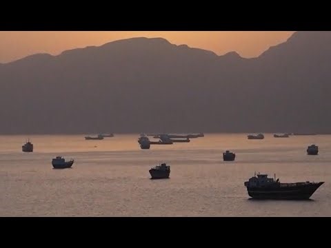 U.S. destroyers in Strait of Hormuz fight off Iranian attacks