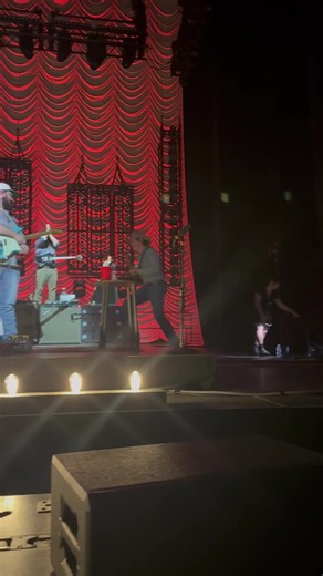What a surprise @Zach Top shows up in Nashville to sing “Don’t Wanna Know” with the @The Red Clay Strays on stage at Bridgestone Arena on 10/22/2026. Amazing performance! 🔥 #Nashville #concert #redclaystrays #music #zachtop