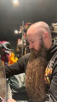 would have been a cool toy. my review of the BROKE Mondo Alien Mantis figure