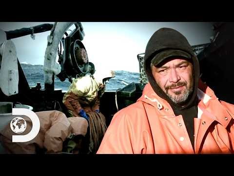 Mechanical Failure Leaves Northwestern Crew STRUGGLING Before Mandy Joins | Deadliest Catch