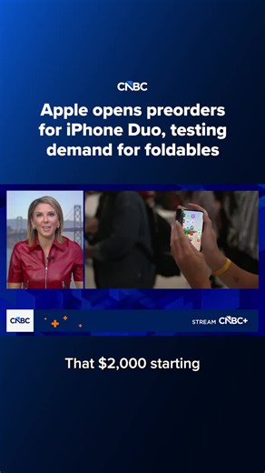 CNBC’s MacKenzie Sigalos reports on consumer demand for Apple’s iPhone Duo, the company’s first foldable phone, as preorders open. ⠀ Watch more at the link in bio or the link on screen. #CNBC #apple #iphoneduo