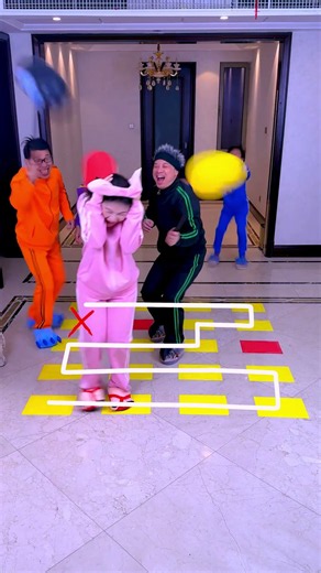 ⚡ Ultimate Floor Maze Challenge! Who Makes The Wrong Move?! 😱🔥 #FamilyGames #Shorts