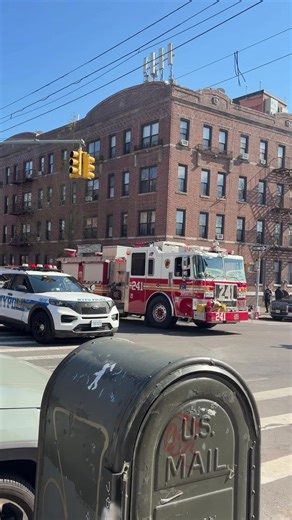 FDNY Engine 241 taking up from a 3 alarm fire! #brooklyn #fdny #firefighters #fdnyengine241 #RTQ