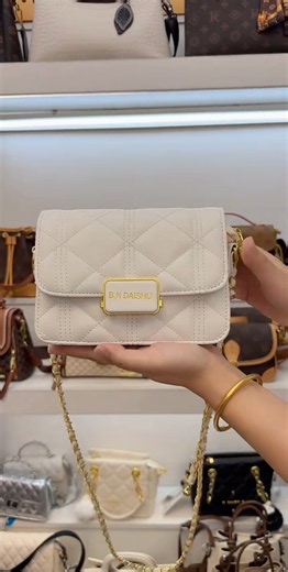 Quartz Embroidered Chain Bag Elegant Style #bags #fashion #shoulderbags #shortsfeed