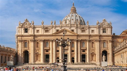 Rick Steves shares the shirt mistake you want to avoid when traveling around Europe