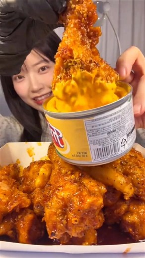 MASSIVE BIG BITE! 🍗🧀 EXTRA CRISPY CHICKEN DIPPED IN THICK CHEESE SAUCE! THIS LOOKS IRRESISTIBLE!