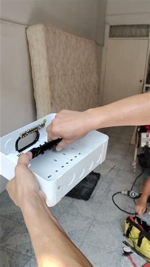 Steps for assembling a single-phase electrical control panel.