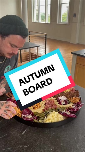 Autumn charcuterie board ideas for a friends party