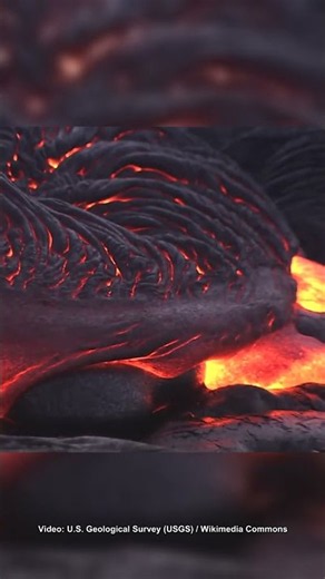 Kīlauea lava flows up close: glowing lava from Hawaii's eruption