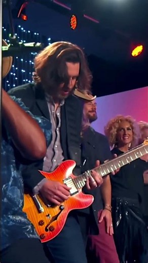 Epic Guitar Jam: Scott Sharrard and Kenny Greenberg on "One Way Out" from Skyville Live