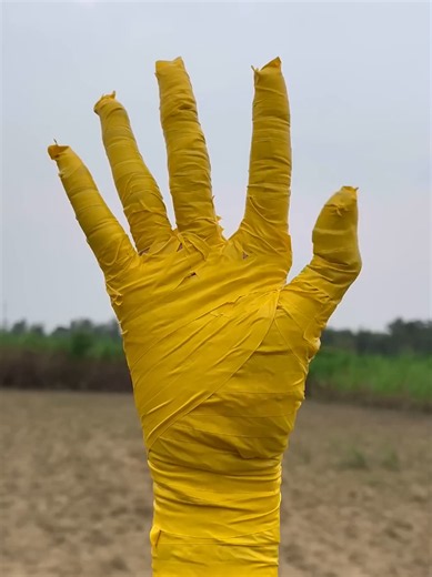 ✅ The Guy Shows SURVIVAL Skills I Made Gloves in the Forest for my hands 🌽 #camping#bushcraf #survival #creative #lifehacks