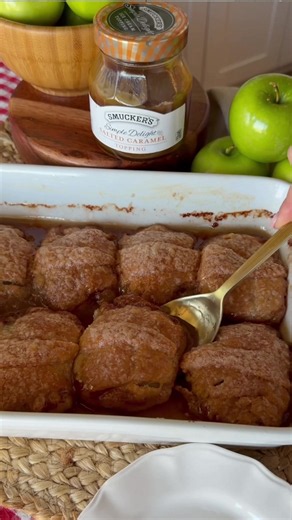 Easy Apple Dumplings with Crescent Rolls RECIPE on dinnerin321 #dessert #apples #dumplings #sweet #happy