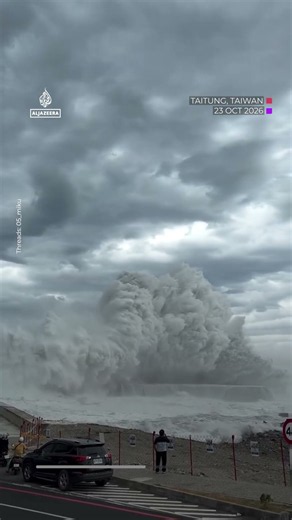 Typhoon Champi unleashes huge waves along Taiwan’s coast | AJ #shorts