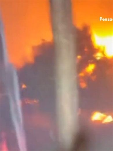 🔥🌀HURRICANE FIRE FIGHT: The Pensacola Fire Department released dramatic body camera video of firefighters responding to a house fire amid extreme wind gusts from Hurricane Isaias which was less than two hours from landfall along the Florida Panhandle. #hurricane #hurricaneisaias #florida #pensacola #firefighter #firstresponders