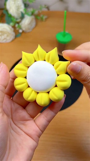Simple Crafts | DIY Smiling Flower Ornament Using Colorful Clay! #DIY #Handicrafts