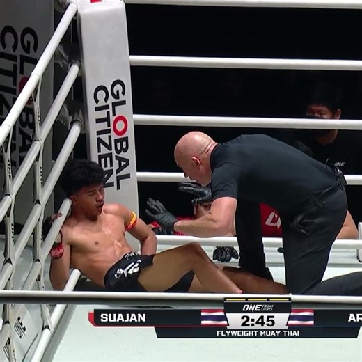 SLUMPED 😳 Arsoonnoi KOs Suajan 17 seconds into Round 3!