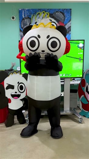 Doing the Ethan Slater Spongebob Dance 🧽