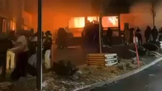 Vid shows the moment 'flashover' fire erupts at Swiss bar killing at least 40