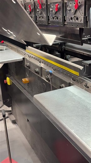 Sheet metal origami 🦢✅ #sendcutsend #manufacturing #pressbrake #satisfying #sheetmetal