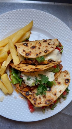 Homemade beef taco's😍along with crispy fries #dishupwithgaylin #Supper #tacos #fypageシ Recipe for tocos & Creamy Taco sauce: 🌮Homemade Taco Shells (Soft) 2 cups flour 1 tsp salt 1 tbsp oil ¾ cup water Mix everything to form a soft dough. Knead briefly, rest 15 minutes. Roll thin and cook in a hot dry pan until lightly golden on both sides. Creamy Taco Sauce 3 tbsp mayo tbsp water or milk Salt & pepper Squeeze of lemon or vinegar (optional) Mix until smooth | Gaylin Simons
