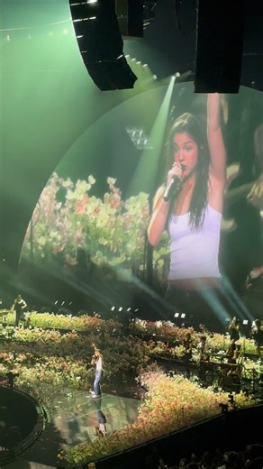 Olivia Rodrigo performs Expectations in Toronto