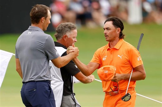 Spieth's caddie unlikely hero in Rickie Fowler's PGA Championship qualification
