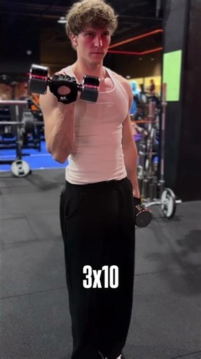 Warming up your arms: Subscription and like #armsday #fitness #pump