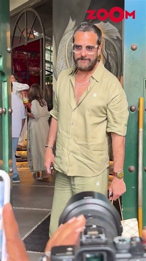 Fardeen Khan briefly poses for paps before heading inside the restaurant #shorts #fardeenkhan
