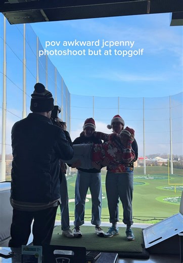 Celebrate Christmas Eve with Topgolf Holiday Photos