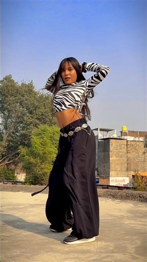 Gwen Stefani - Rich Girl | Dance Cover | Vaishnavi #richgirl #dance #shorts