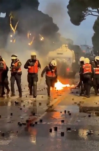 Rome Protests Turn Violent 🇮🇹 #italy