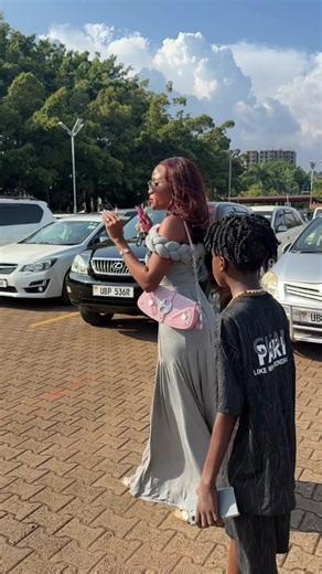 sheilahprice.tv (@sheilahprice.tv)’s video of white man looking at black man at cashier